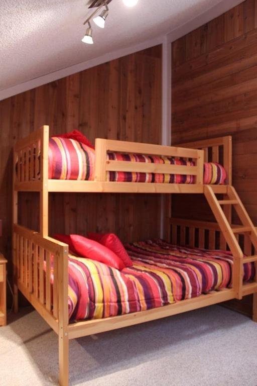 Akiskinook At Windermere Lake - Private Beach Access - New Pool And Hot Tub Now Open! Invermere Kültér fotó