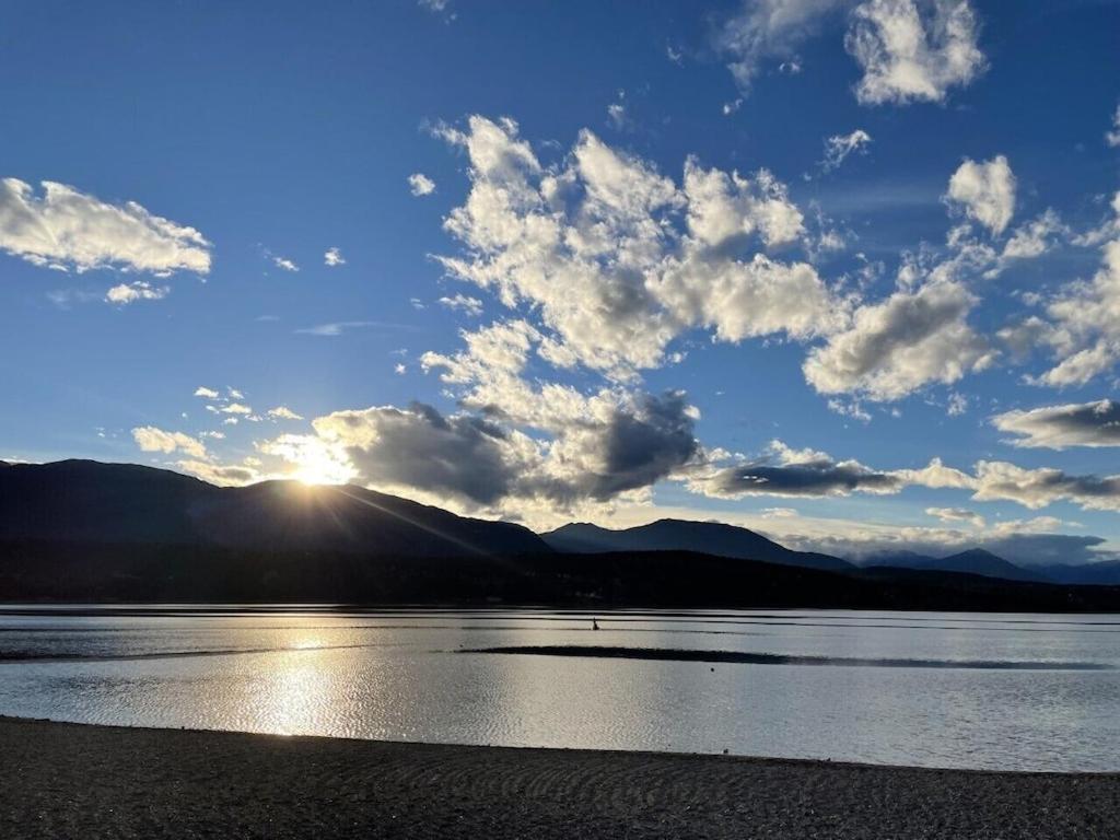 Akiskinook At Windermere Lake - Private Beach Access - New Pool And Hot Tub Now Open! Invermere Kültér fotó