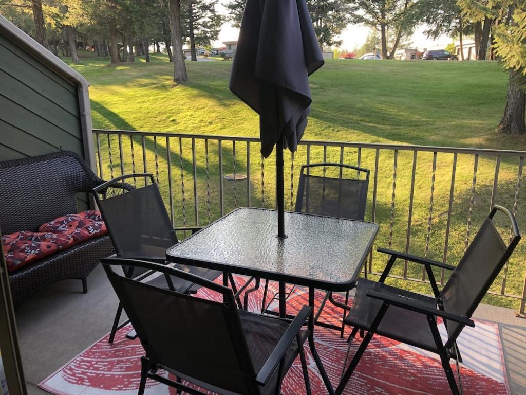 Akiskinook At Windermere Lake - Private Beach Access - New Pool And Hot Tub Now Open! Invermere Kültér fotó