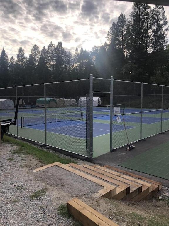 Akiskinook At Windermere Lake - Private Beach Access - New Pool And Hot Tub Now Open! Invermere Kültér fotó